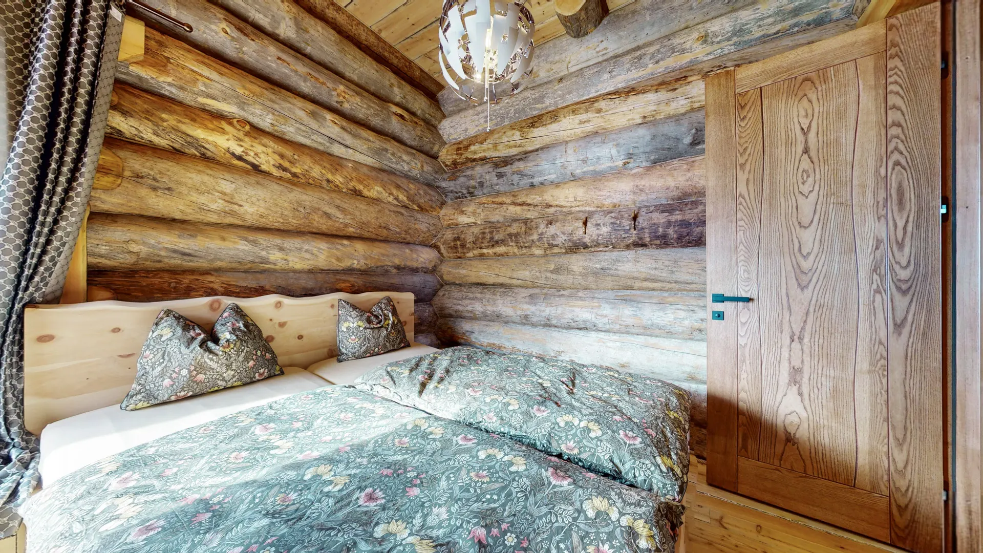 Ferienhaus-Zweitwohnsitz-Luxus-Blockhaus-Holz-Marmor-Turracher Höhe-Chalet (18)